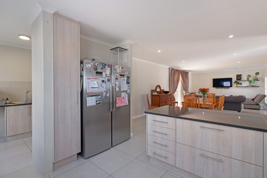 4 Bedroom Property for Sale in Sunningdale Western Cape